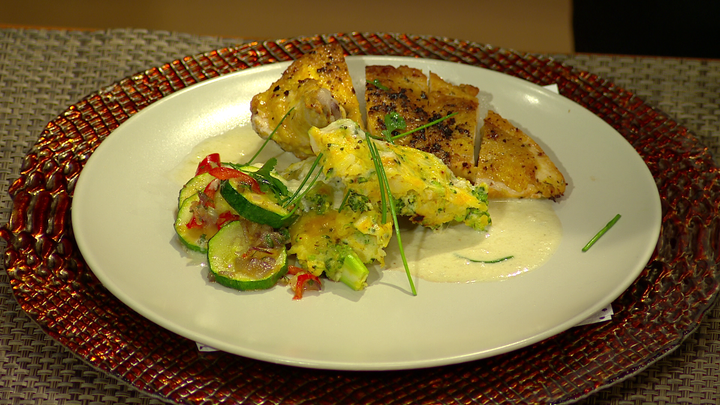 Moja mama - recepty - Kuracie medailónky na syrovej omáčke so zeleninovou fritattou